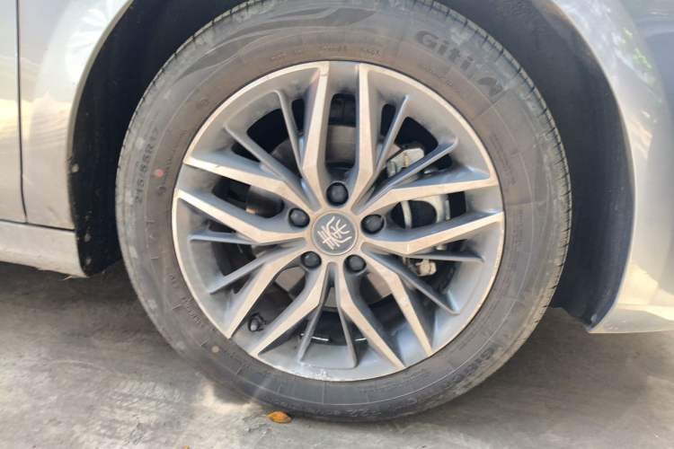 Used BYD Qin PLUS 2024 Honor Edition EV 510KM Beyond Model Right Front Wheel Hub