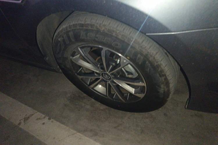 Used BYD Qin PLUS 2024 HONOR Edition DM-i 55KM Leading Model Right Front Wheel Hub