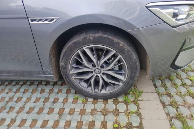 Used BYD Qin PLUS 2024 Honor Edition EV 420KM Leading Model Right Front Wheel Hub