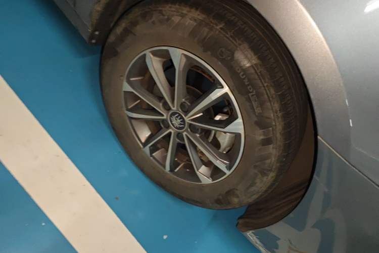 Used BYD Qin PLUS 2024 HONOR Edition DM-i 55KM Leading Model Right Front Wheel Hub