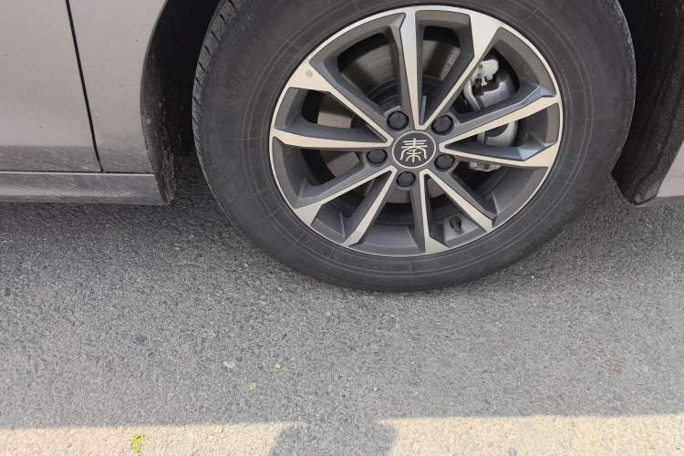 Used BYD Qin PLUS 2024 HONOR Edition DM-i 55KM Leading Model Right Front Wheel Hub