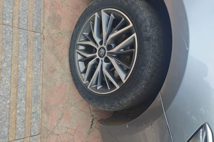 Used BYD Qin PLUS 2024 Honor Edition EV 420KM Beyond Model Right Front Wheel Hub