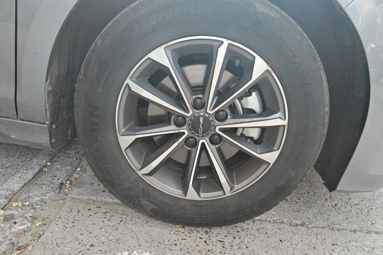 Used BYD Qin PLUS 2024 HONOR Edition DM-i 55KM Leading Model Right Front Wheel Hub
