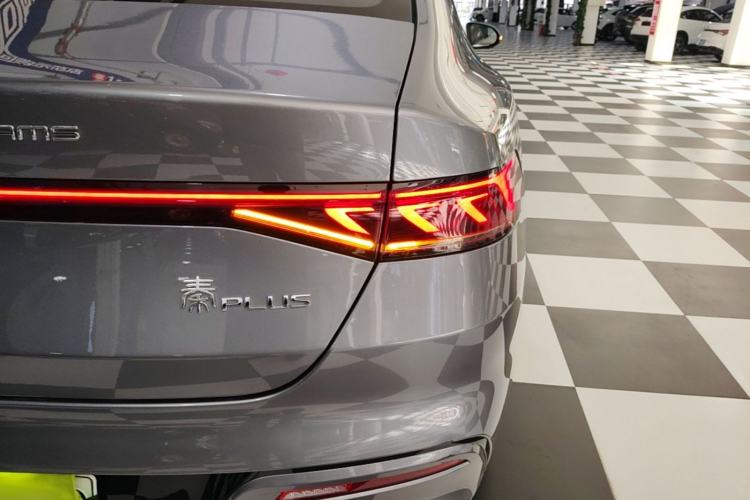 Used BYD Qin PLUS 2024 HONOR Edition DM-i 55KM Leading Model Right Rear Taillight