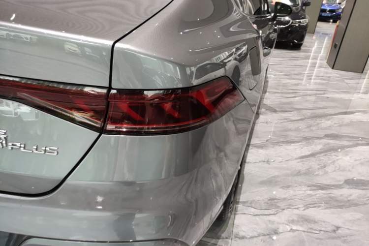 Used BYD Qin PLUS 2024 HONOR Edition DM-i 55KM Leading Model Right Rear Taillight