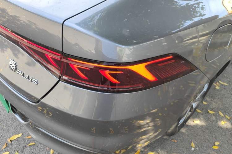 Used BYD Qin PLUS 2024 HONOR Edition DM-i 55KM Leading Model Right Rear Taillight