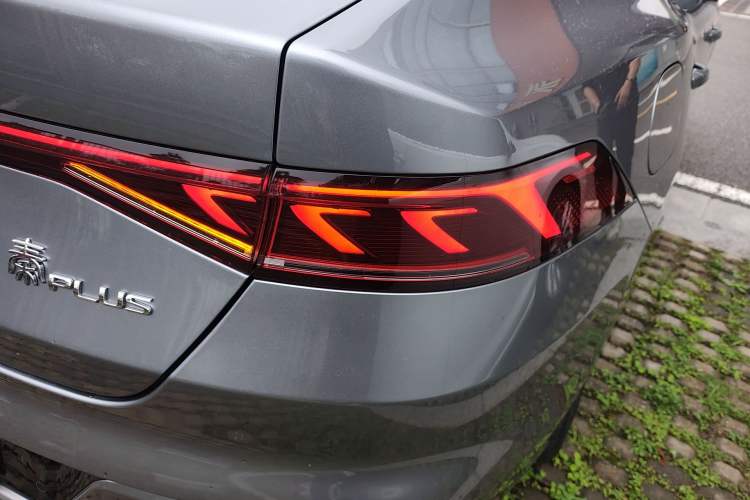 Used BYD Qin PLUS 2024 HONOR Edition DM-i 120KM Excellence Model Right Rear Taillight