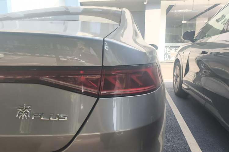 Used BYD Qin PLUS 2024 HONOR Edition DM-i 55KM Leading Model Right Rear Taillight