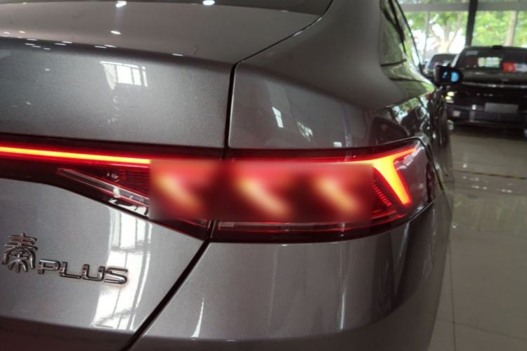 Used BYD Qin PLUS 2024 HONOR Edition DM-i 55KM Leading Model Right Rear Taillight