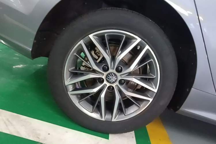 Used BYD Qin PLUS 2024 Honor Edition EV 420KM Leading Model Right Rear Wheel Hub