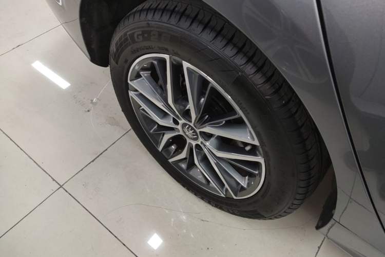 Used BYD Qin PLUS 2024 Honor Edition EV 420KM Beyond Model Right Rear Wheel Hub