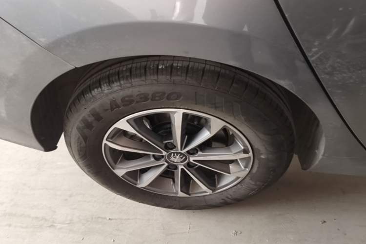 Used BYD Qin PLUS 2024 HONOR Edition DM-i 55KM Leading Model Right Rear Wheel Hub