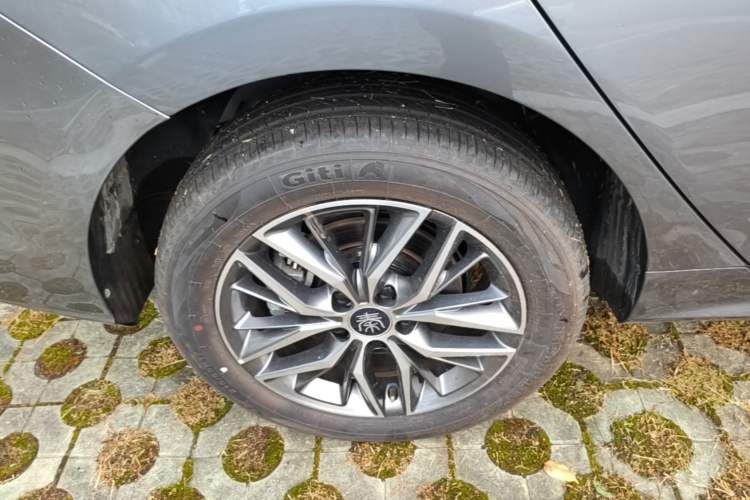 Used BYD Qin PLUS 2024 HONOR Edition DM-i 120KM Beyond Model Right Rear Wheel Hub
