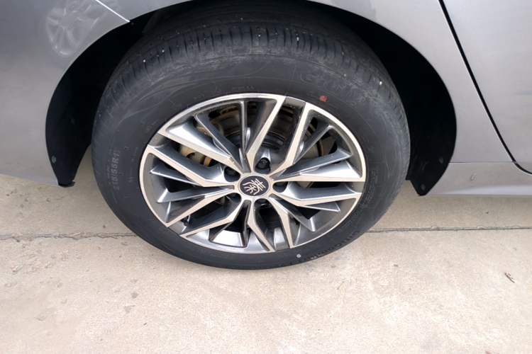 Used BYD Qin PLUS 2024 HONOR Edition DM-i 120KM Beyond Model Right Rear Wheel Hub