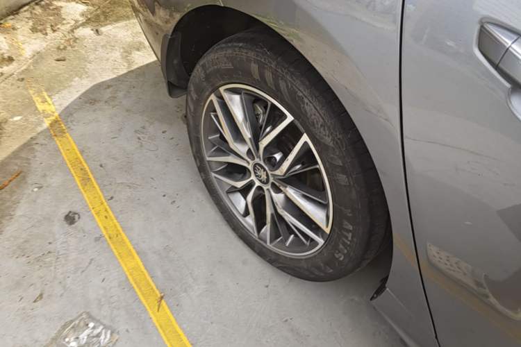 Used BYD Qin PLUS 2024 Honor Edition EV 510KM Leading Model Right Rear Wheel Hub