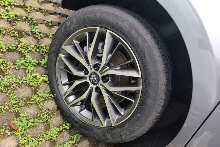 Used BYD Qin PLUS 2024 HONOR Edition DM-i 120KM Excellence Model Right Rear Wheel Hub
