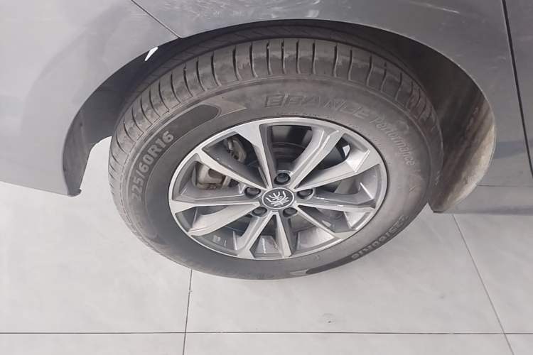 Used BYD Qin PLUS 2024 HONOR Edition DM-i 55KM Leading Model Right Rear Wheel Hub