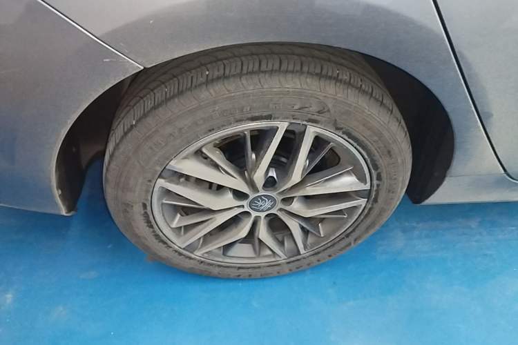 Used BYD Qin PLUS 2024 Honor Edition EV 420KM Beyond Model Right Rear Wheel Hub