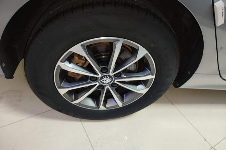 Used BYD Qin PLUS 2024 HONOR Edition DM-i 55KM Leading Model Right Rear Wheel Hub