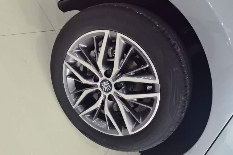 Used BYD Qin PLUS 2024 Honor Edition EV 420KM Leading Model Right Rear Wheel Hub