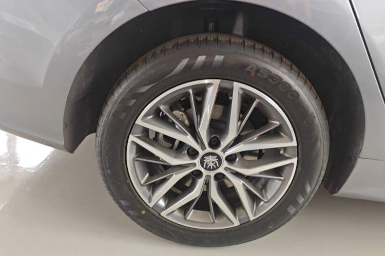 Used BYD Qin PLUS 2024 Honor Edition EV 510KM Leading Model Right Rear Wheel Hub