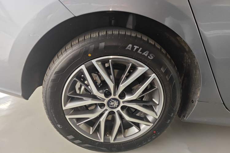 Used BYD Qin PLUS 2024 Honor Edition EV 510KM Leading Model Right Rear Wheel Hub