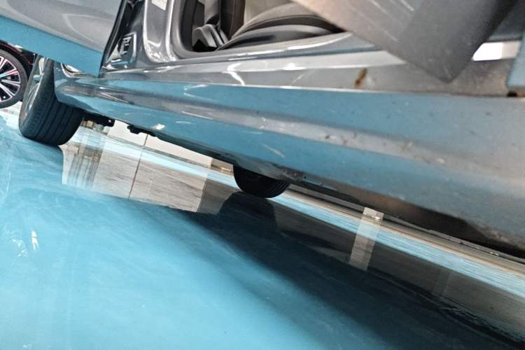 Used BYD Qin PLUS 2024 HONOR Edition DM-i 55KM Leading Model Right Side Sill