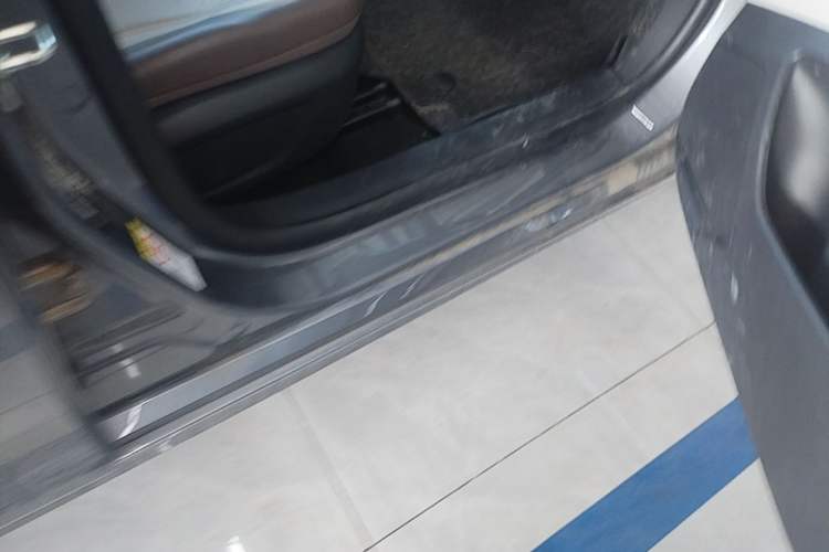Used BYD Qin PLUS 2024 HONOR Edition DM-i 55KM Leading Model Right Side Sill