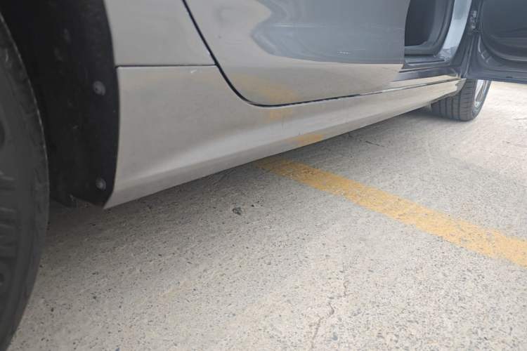 Used BYD Qin PLUS 2024 Honor Edition EV 420KM Beyond Model Right Side Sill