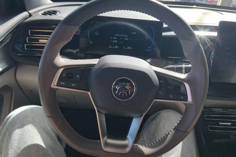 Used BYD Qin PLUS 2024 HONOR Edition DM-i 55KM Leading Model Steering Wheel