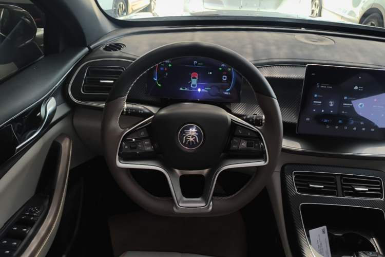 Used BYD Qin PLUS 2024 Honor Edition EV 510KM Leading Model Steering Wheel