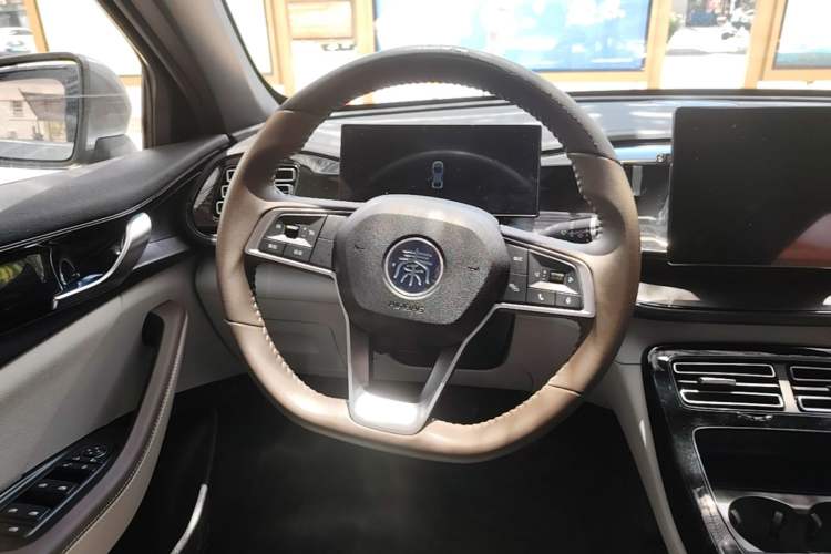 Used BYD Qin PLUS 2024 HONOR Edition DM-i 55KM Leading Model Steering Wheel