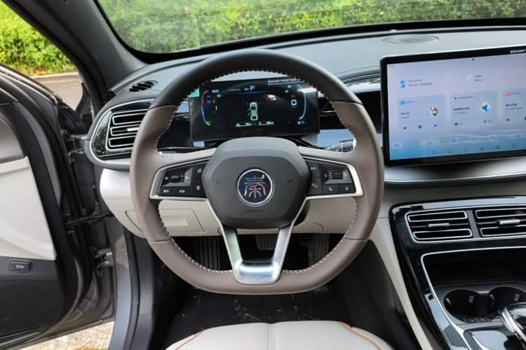 Used BYD Qin PLUS 2024 HONOR Edition DM-i 120KM Beyond Model Steering Wheel