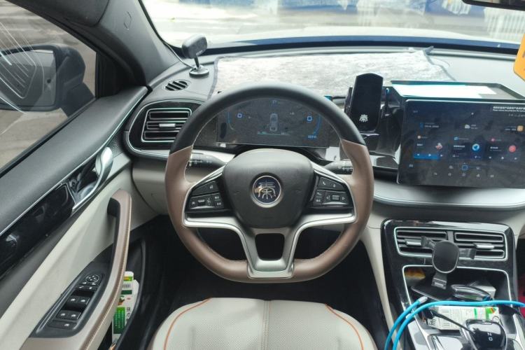 Used BYD Qin PLUS 2024 Honor Edition EV 420KM Leading Model Steering Wheel