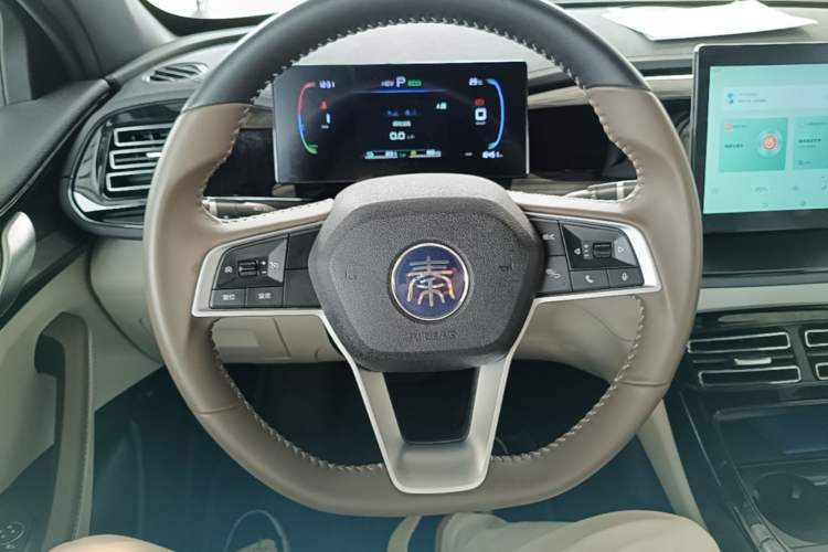 Used BYD Qin PLUS 2024 HONOR Edition DM-i 55KM Leading Model Steering Wheel