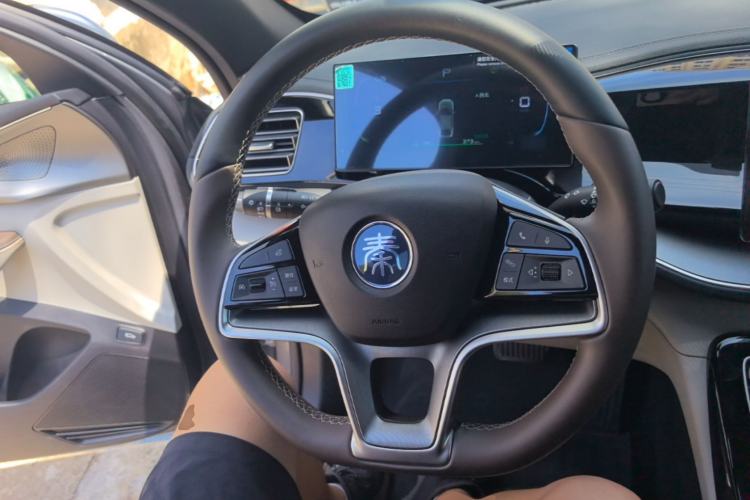 Used BYD Qin PLUS 2024 Honor Edition EV 420KM Leading Model Steering Wheel
