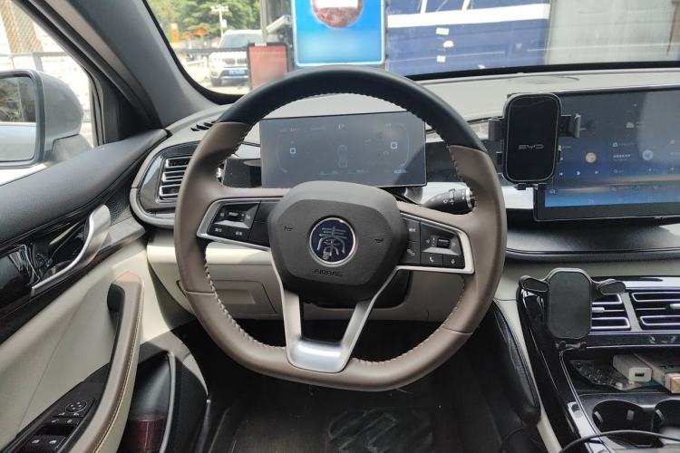 Used BYD Qin PLUS 2024 HONOR Edition DM-i 55KM Leading Model Steering Wheel