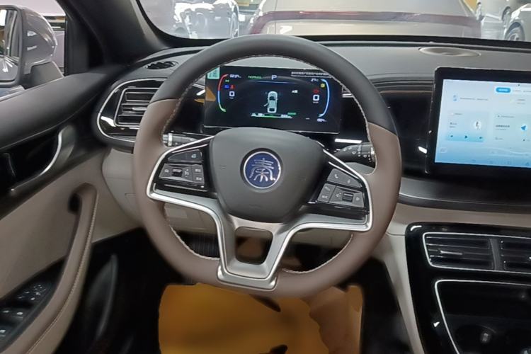 Used BYD Qin PLUS 2024 Honor Edition EV 420KM Leading Model Steering Wheel