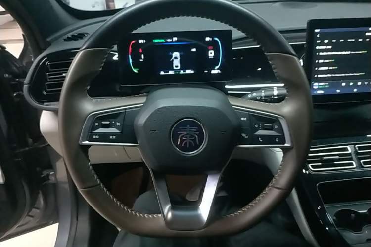 Used BYD Qin PLUS 2024 HONOR Edition DM-i 55KM Leading Model Steering Wheel