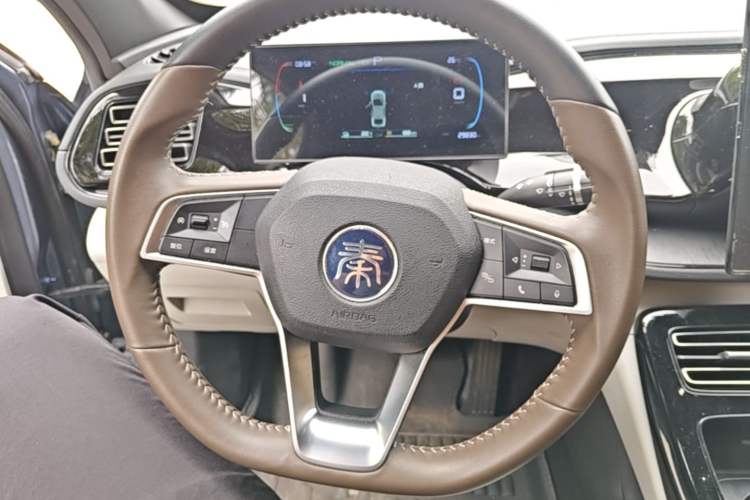 Used BYD Qin PLUS 2024 HONOR Edition DM-i 55KM Leading Model Steering Wheel