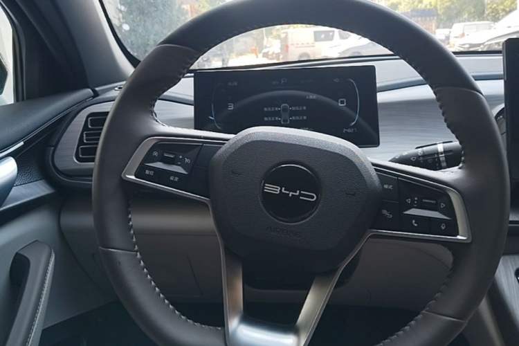Used BYD Qin PLUS 2024 HONOR Edition DM-i 55KM Leading Model Steering Wheel
