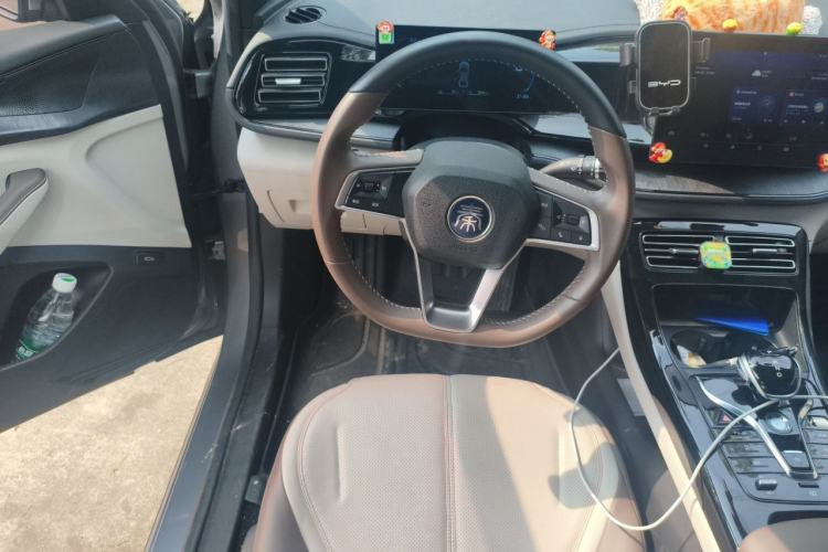 Used BYD Qin PLUS 2024 HONOR Edition DM-i 55KM Leading Model Steering Wheel