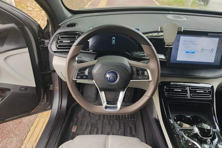 Used BYD Qin PLUS 2024 HONOR Edition DM-i 55KM Leading Model Steering Wheel