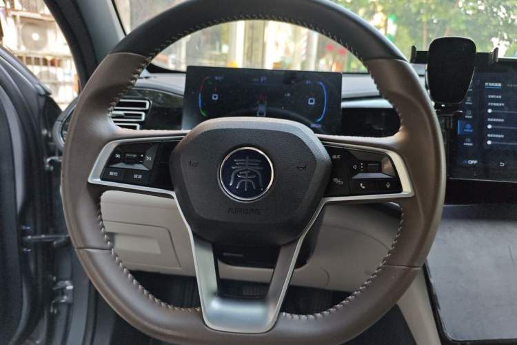 Used BYD Qin PLUS 2024 HONOR Edition DM-i 55KM Leading Model Steering Wheel