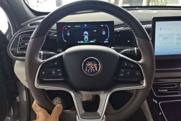 Used BYD Qin PLUS 2024 Honor Edition EV 420KM Leading Model Steering Wheel