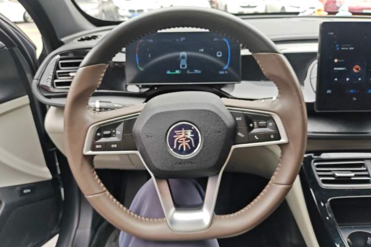Used BYD Qin PLUS 2024 HONOR Edition DM-i 55KM Leading Model Steering Wheel