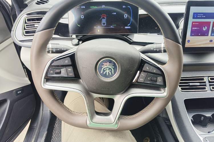 Used BYD Qin PLUS 2024 Honor Edition EV 420KM Leading Model Steering Wheel