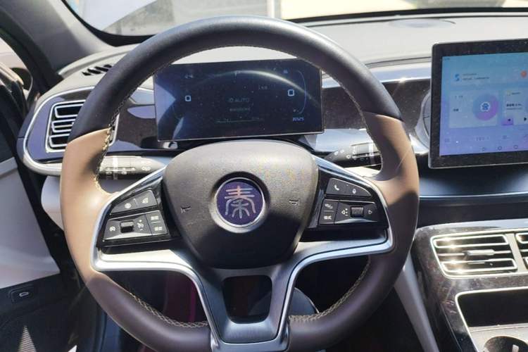 Used BYD Qin PLUS 2024 Honor Edition EV 420KM Beyond Model Steering Wheel
