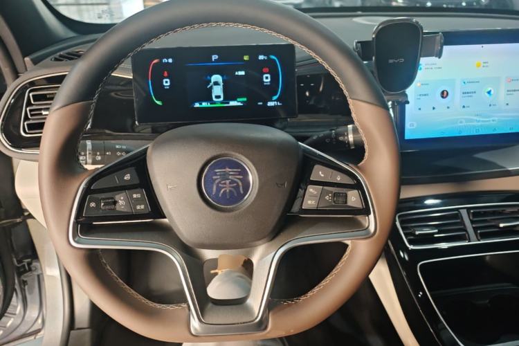 Used BYD Qin PLUS 2024 Honor Edition EV 420KM Leading Model Steering Wheel