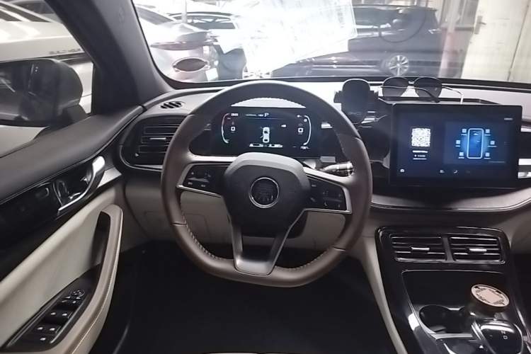 Used BYD Qin PLUS 2024 HONOR Edition DM-i 55KM Leading Model Steering Wheel